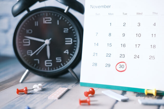 clock with calendar